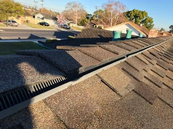 A ridge vent without a baffle