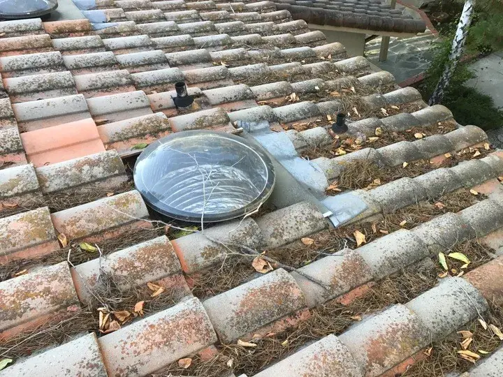 A tile roof with debris