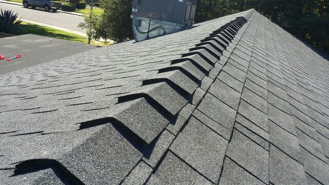 An asphalt shingle roof